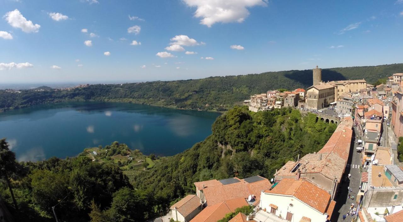 Isola Sul Lago Nemi Extérieur photo