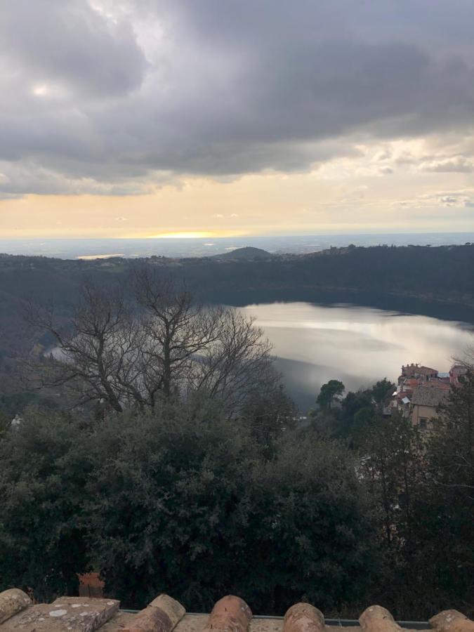 Isola Sul Lago Nemi Extérieur photo