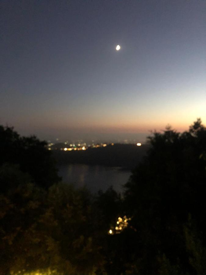 Isola Sul Lago Nemi Extérieur photo